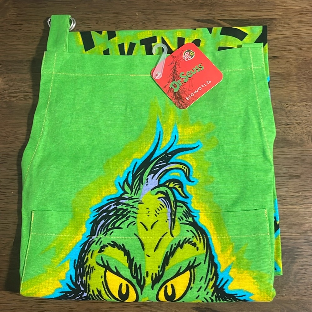 NWT - Dr. Seuss grilling apron says I’m only talking to my dog today. - sold out
